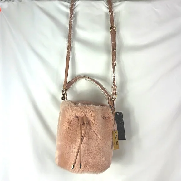 Street Level faux fur bucket bag in mauve - Picture 2 of 11